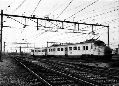 HUA-151891-Afbeelding van een electrisch treinstel mat. 1954 (plan F, G of M) van de N.S. te Amersfoort