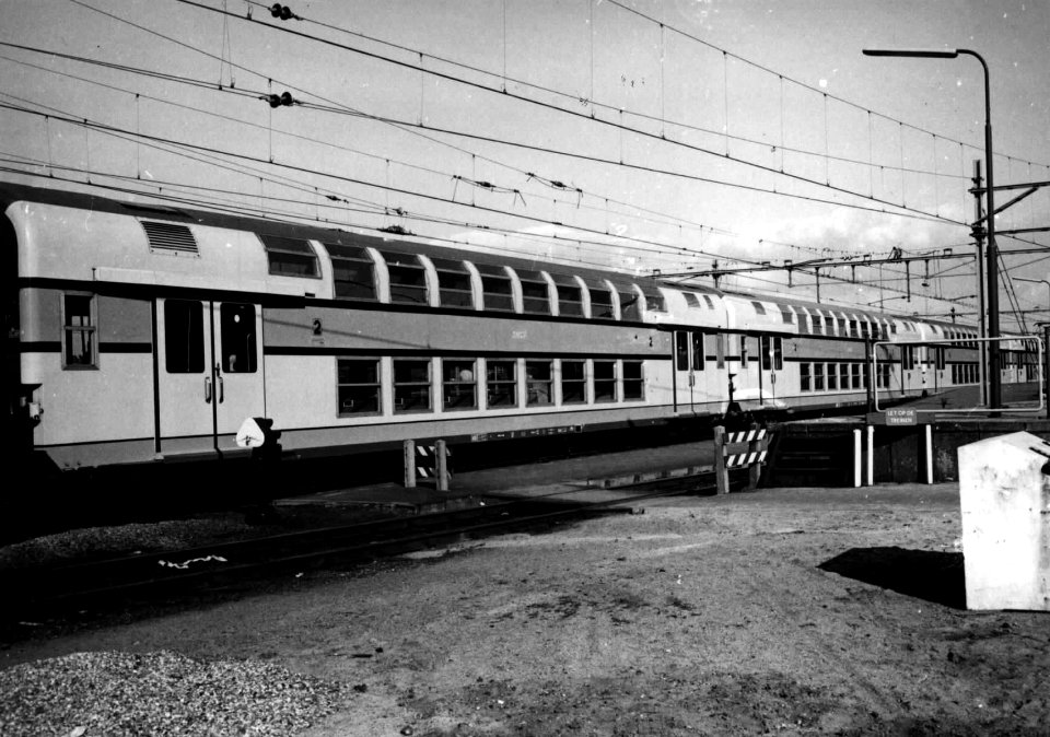 HUA-151741-Afbeelding van een dubbeldekker van de SNCF op het NS station Amersfoort te Amersfoort