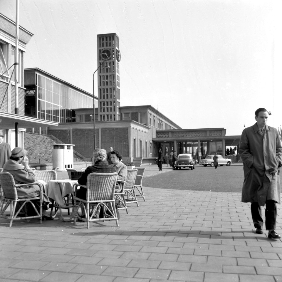 HUA-150497-Gezicht op het N.S.-station Leiden te Leiden