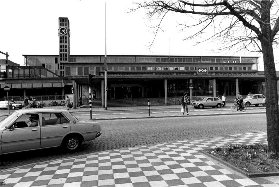 HUA-150498-Gezicht op het N.S.-station Leiden te Leiden