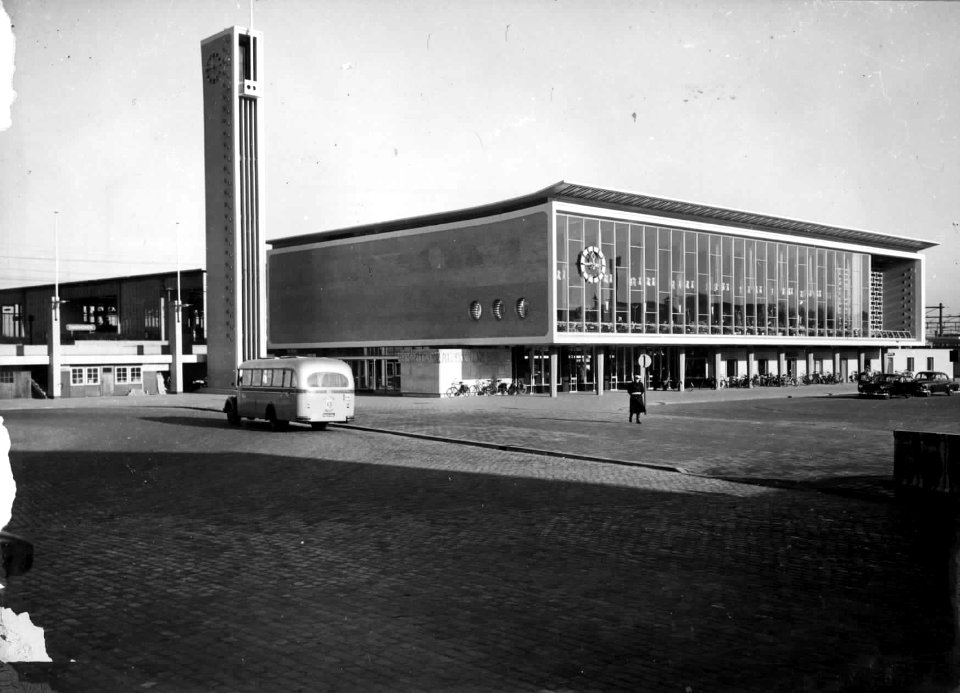 HUA-150271-Gezicht op het N.S.-station Eindhoven te Eindhoven