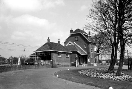 HUA-150510-Gezicht op het N.S.-station Lisse te Lisse