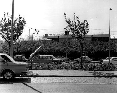 HUA-150503-Gezicht op het N.S.-station Leiden Lammenschans te Leiden