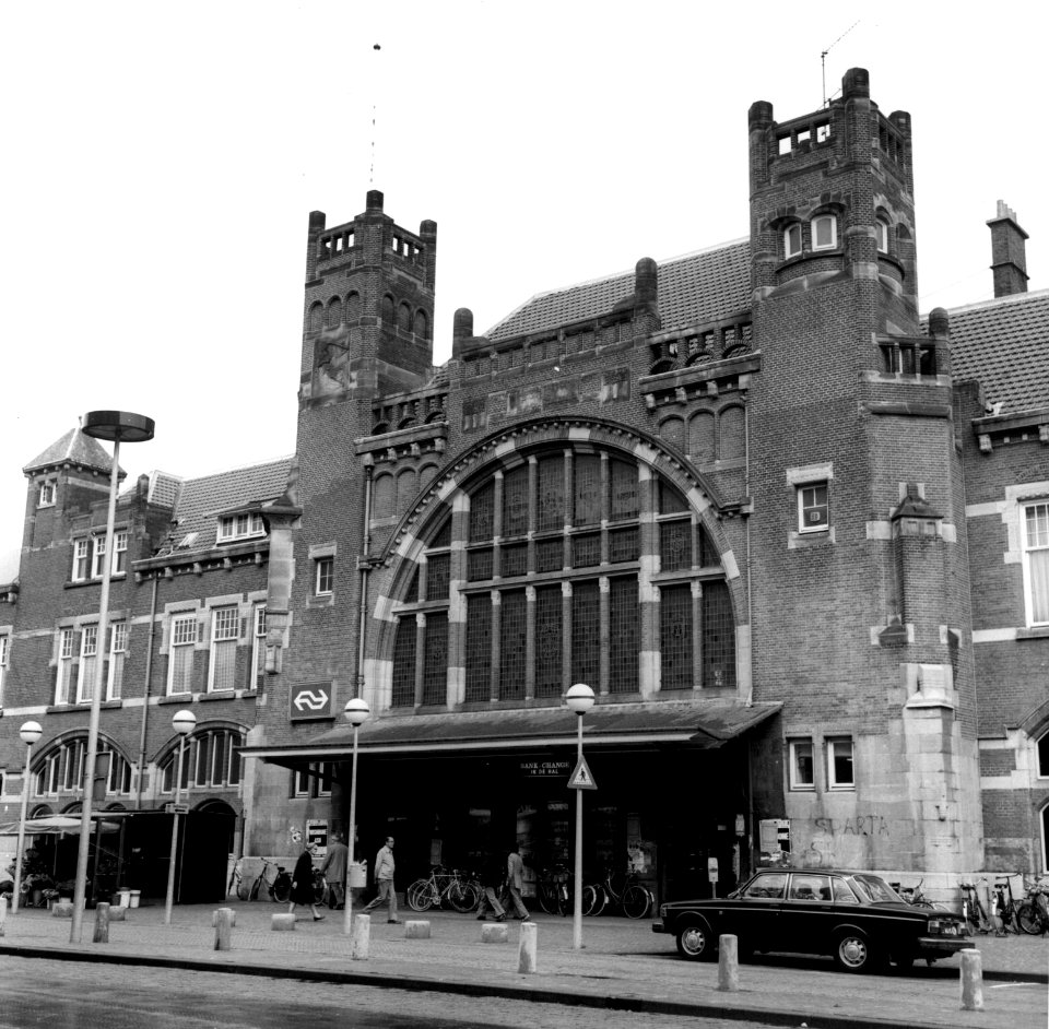 HUA-150365-Gezicht op een gedeelte van het N.S-station Haarlem te Haarlem