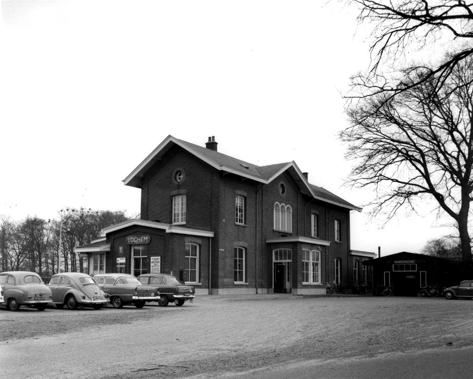 HUA-150512-Gezicht op het N.S.-station Lochem te Lochem