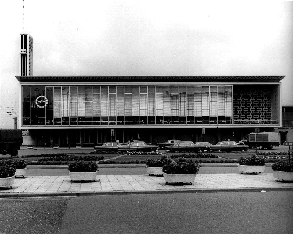 HUA-150275-Gezicht op het N.S.-station Eindhoven te Eindhoven