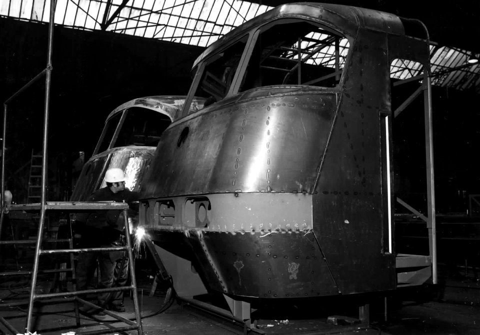 HUA-151812-Afbeelding van de bouw van twee electrische treinstellen (Plan Y 'Sprinter') in de Talbotfabriek te Aken