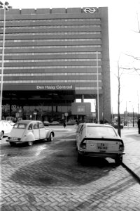 HUA-150350-Gezicht op een gedeelte van het N.S-station Den Haag C.S. te Den Haag