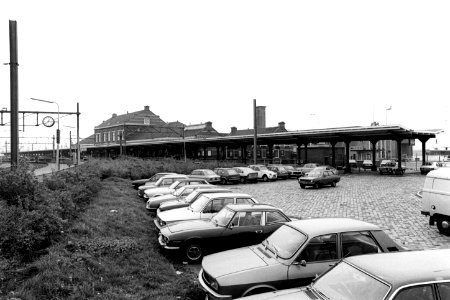 HUA-150448-Gezicht op het N.S.-station Hoekvan Holland Haven te Hoek van Holland