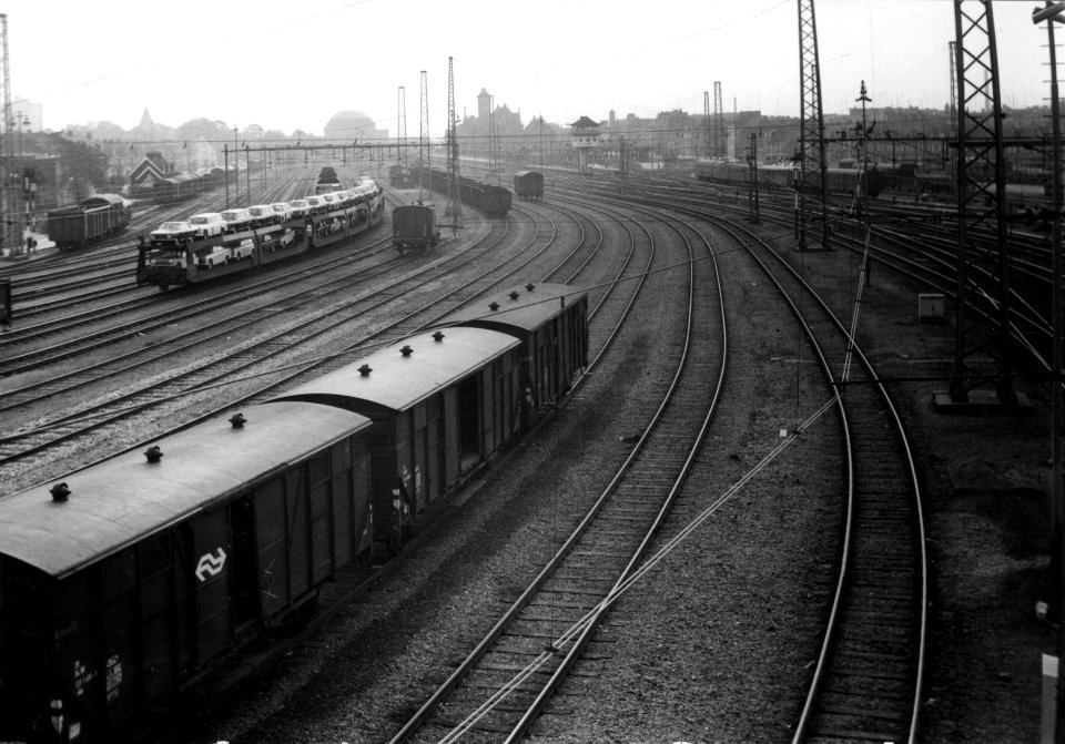 HUA-154908-Gezicht op het emplacement bij het NS station Maastricht te Maastricht