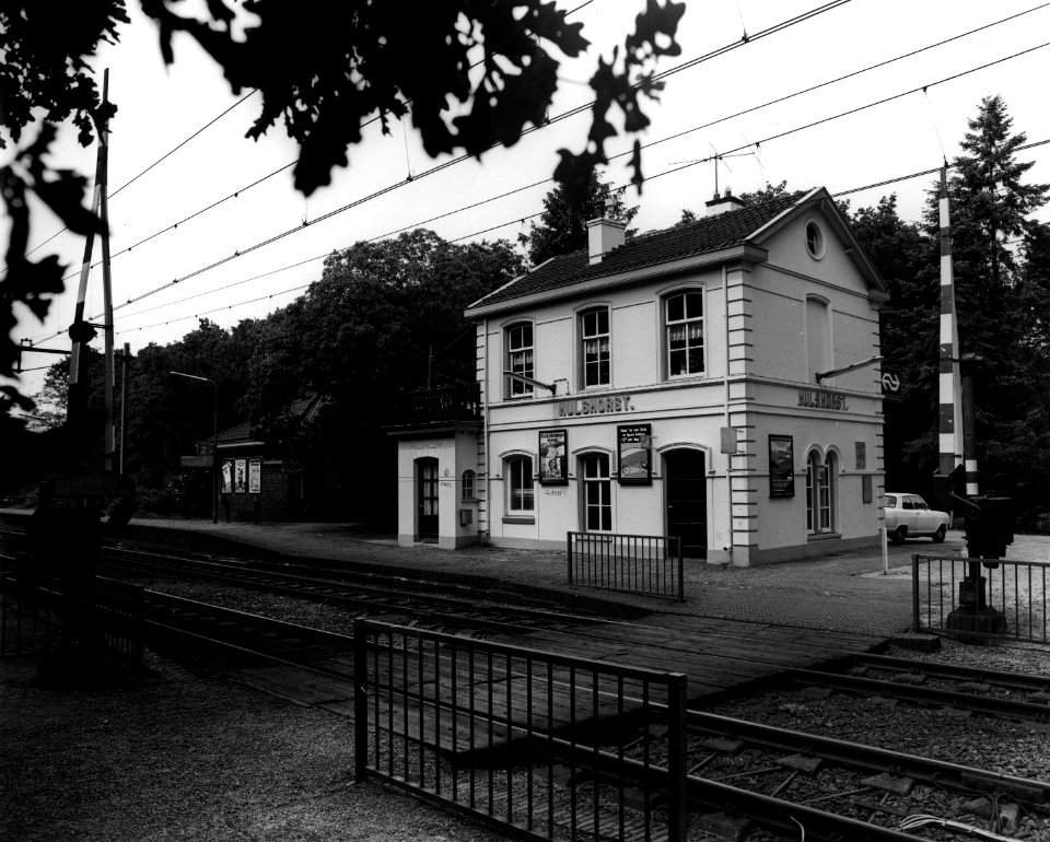 HUA-150463-Gezicht op de perronzijde van het NS station Hulshorst te Hulshorst