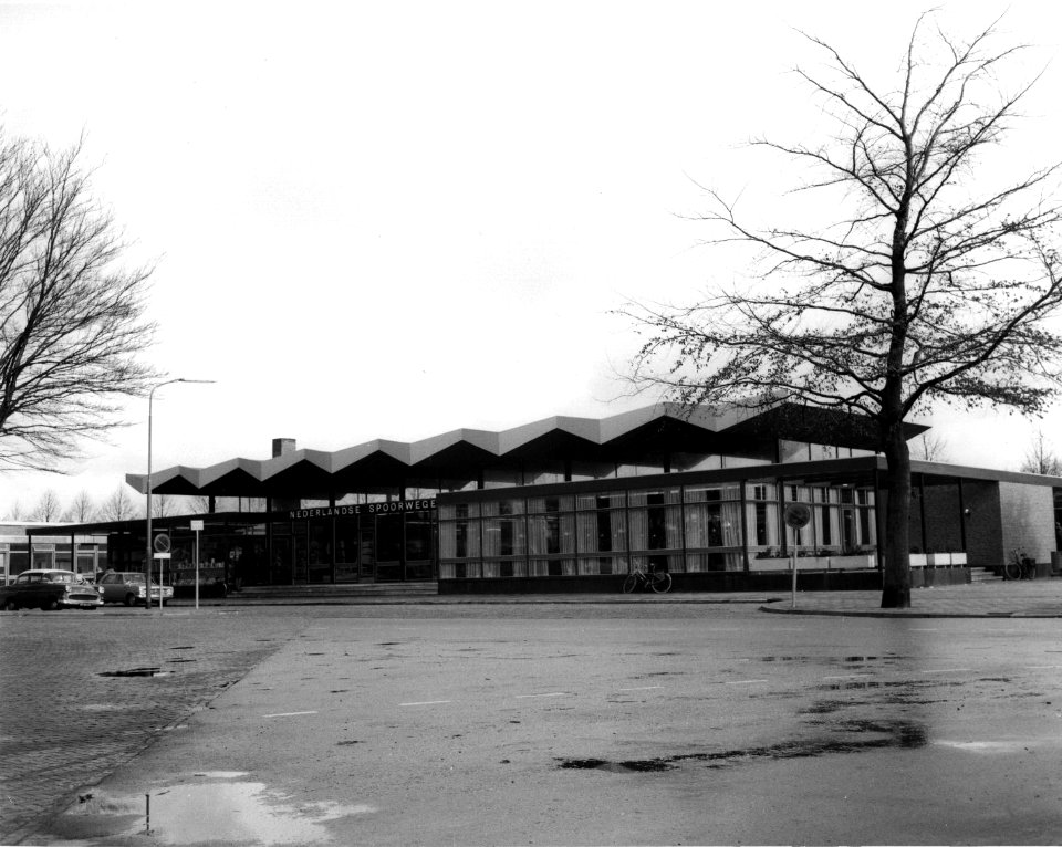 HUA-150284-Gezicht op het NS station Emmen te Emmen