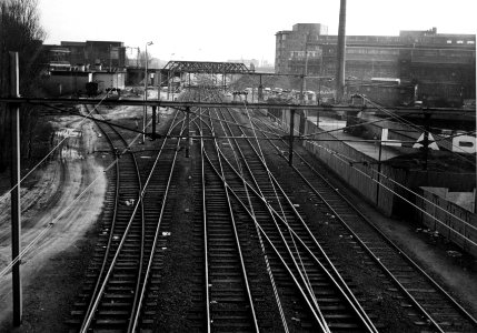 HUA-154848-Gezicht op het emplacement bij het N.S.-station Den Haag S.S. te Den Haag