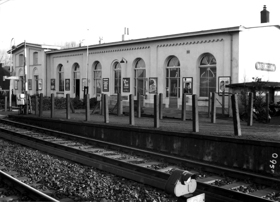 HUA-150199-Gezicht op het N.S.-station Breukelen te Breukelen