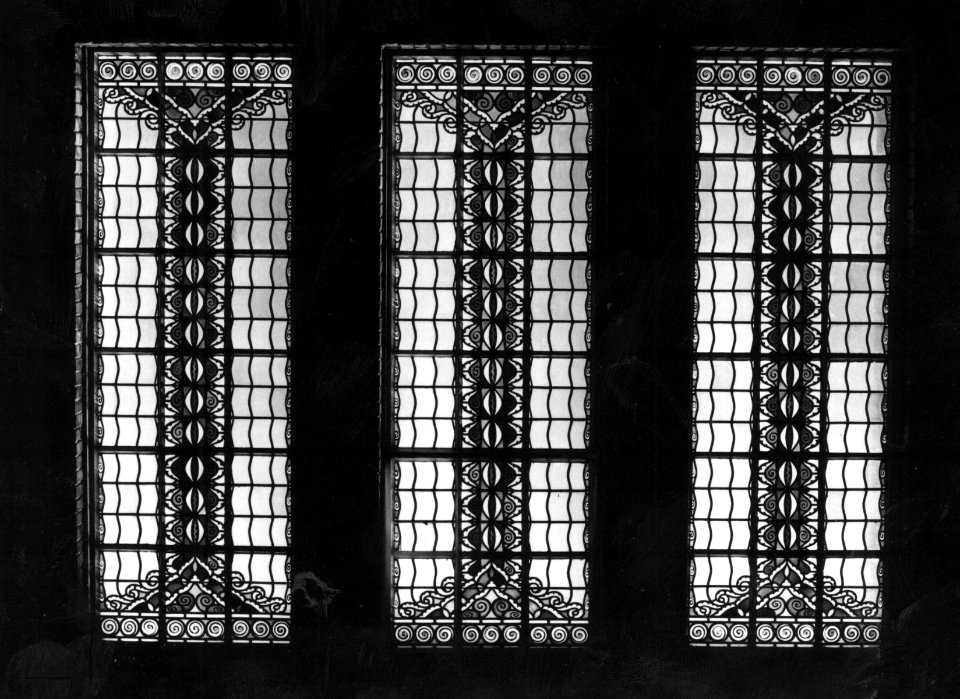 HUA-156137-Afbeelding van een glas-in-lood raam in het Derde Administratiegebouw van de Nederlandsche Spoorwegen (Hoofdgebouw III van de Nederlandsche Spoorwegen) te Utrecht