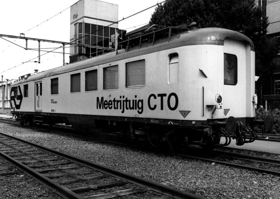 HUA-156321-Afbeelding van het meetrijtuig CTO (Centrum voor Technisch Onderzoek) 60 84 978 1 005-1 (ex postrijtuig plan D) van de N.S. na aflevering bij de hoofdwerkplaats te Tilburg