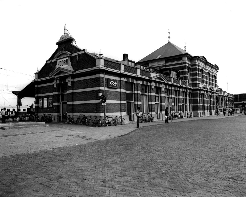 HUA-150450-Gezicht op het NS station Hoorn te Hoorn
