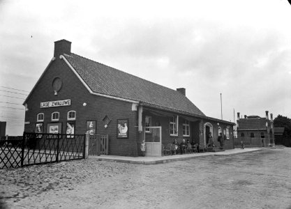 HUA-150484-Gezicht op het N.S.-station Lage Zwaluwe te Zevenbergschenhoek