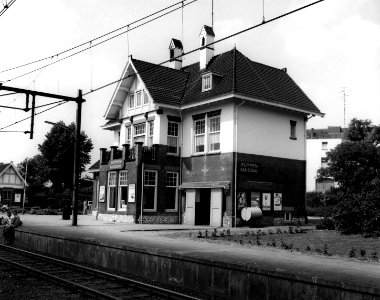 HUA-150477-Gezicht op de perronzijde van het NS station Klimmen Ransdaal te Ransdaal