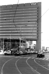 HUA-150349-Gezicht op een gedeelte van het NS station Den Haag CS te Den Haag