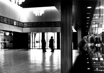 HUA-155110-Interieur van het NS station Groningen te Groningen hal met loketbalie