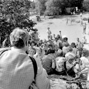HUA-152952-Afbeelding van Groningse kinderen tijdens het Vakantie Kinderfeest op het Terhorsterzand bij Wijster