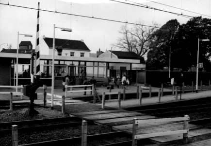 HUA-153040-Gezicht op de perronzijde van het N.S.station Bunde te Bunde