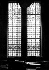 HUA-156065-Afbeelding van een glas-in-lood raam in het derde Administratiegebouw van de Nederlandsche Spoorwegen (Hoofdgebouw III van de Nederlandse Spoorwegen) te Utrecht