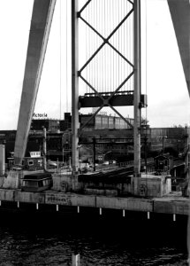 HUA-154982-Gezicht op de nieuwe hefbrug over de Oude Maas te Dordrecht