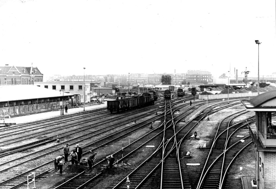 HUA-154808-Gezicht op het goederenstation Amsterdam Rietlanden te Amsterdam