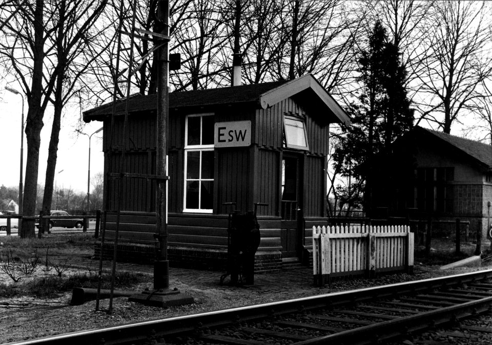 HUA-154730-Afbeelding van het seinhuis Esw (Elspeterweg) bij het N.S.-station Nunspeet te Nunspeet