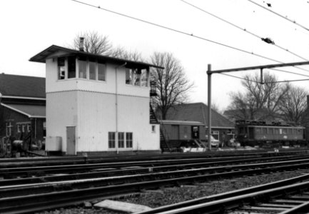 HUA-154752-Afbeelding van het seinhuis bij het NS station Zwolle te Zwolle