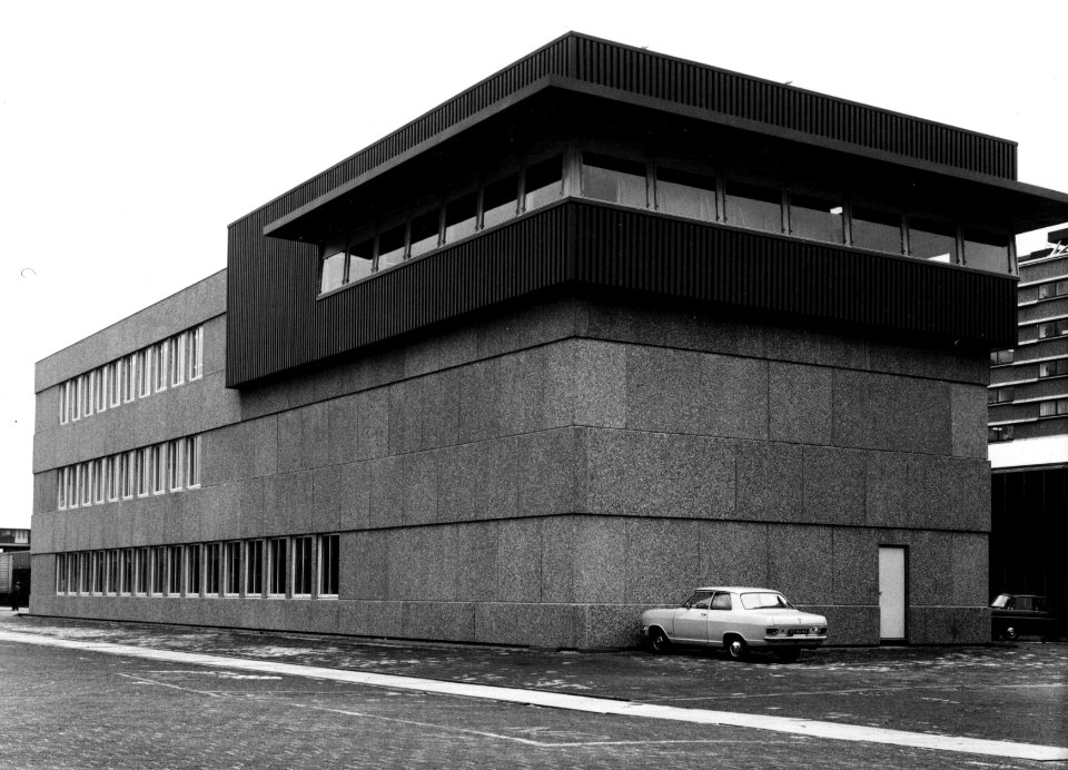 HUA-154766-Afbeelding van het seinpaleis bij het N.S.-station Utrecht C.S. te Utrecht