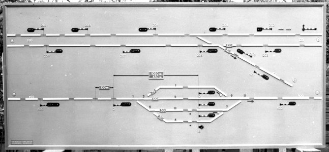 HUA-154771-Afbeelding van het ontwerp van een schakelkast door J. Schepers te Hilversum. N.B. Vermoedelijk gaat het om een apparaat voor opleidingsdoeleinden dat de principes van de werking van lichtseinen moet 