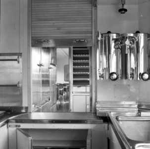HUA-155727-Interieur van een diesel-electrisch treinstel DE 4 (RAm, T.E.E.) van de N.S.-S.B.B.- keuken