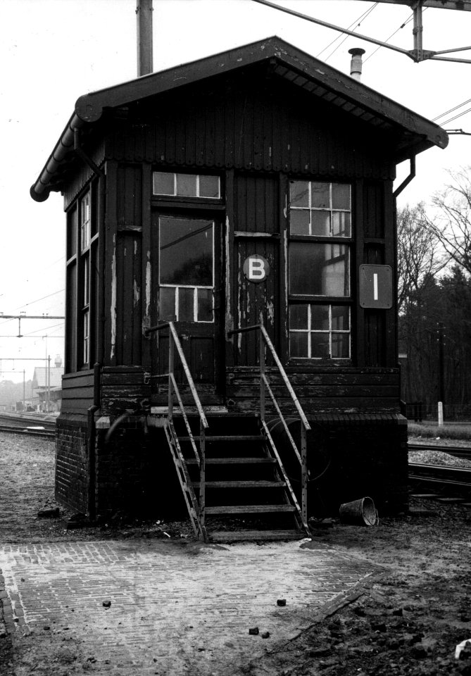HUA-154731-Afbeelding van het seinhuis Post I bij het N.S.-station Nunspeet te Nunspeet