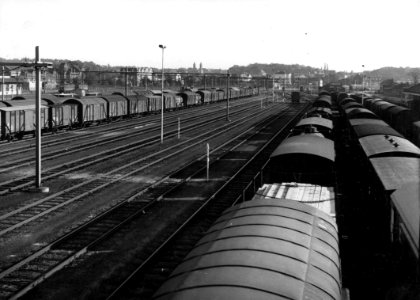 HUA-155152-Gezicht op het emplacement met goederentreinen bij het N.S-station Venlo te Venlo