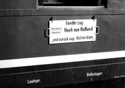 HUA-152962-Afbeelding van een bestemmingsbord op een Duitse trein