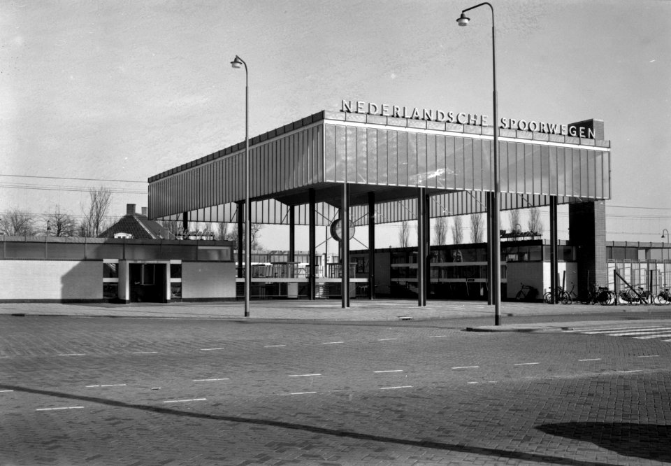 HUA-150104-Gezicht op het NS station Amsterdam Sloterdijk te Amsterdam