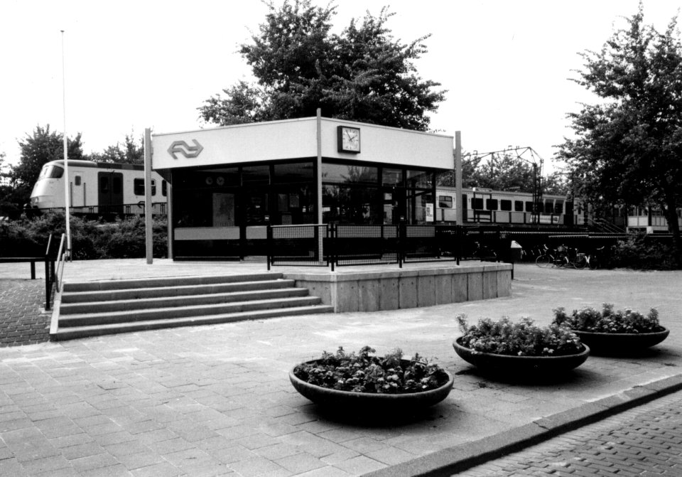 HUA-156262-Gezicht op het N.S.-station Vlaardingen West te Vlaardingen
