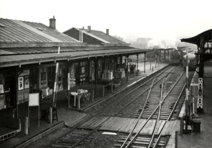 HUA-154682-Gezicht op het perron en de perronzijde van het NS station Venlo te Venlo