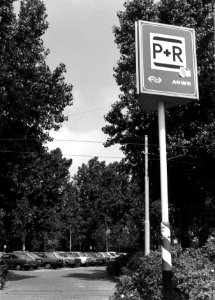 HUA-154545-Gezicht op de P+R-parkeerplaats bij het N.S.-station Den Haag Mariahoeve te Den Haag