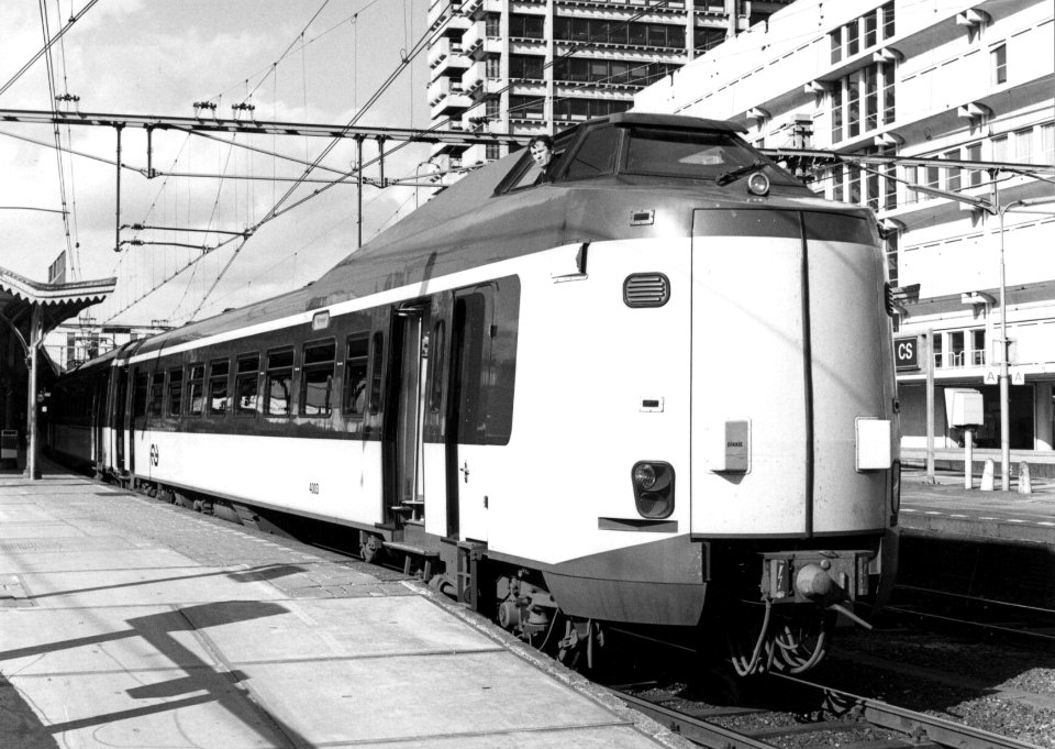 HUA-155041-Afbeelding van het electrische treinstel nr 4003 ICM 0 plan Z van de NS langs een perron van het NS station Utrecht CS te Utrecht