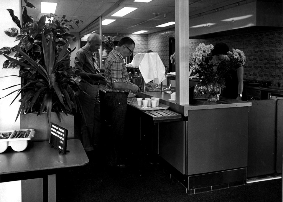 HUA-154389-Interieur van de S.O.V. kantine (Spoorweg Onthouders Vereniging) Overborgh, in het kantoor- en winkelcentrum Hoog Catharijne te Utrecht