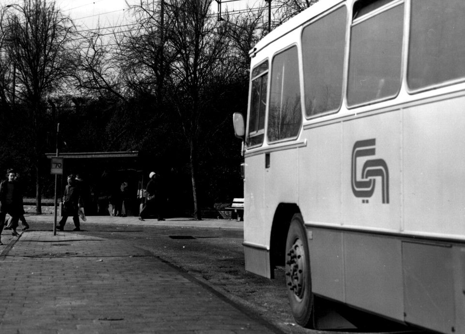 HUA-154237-Afbeelding van een autobus van CN Centraal Nederland op het streekbusstation te Arnhem