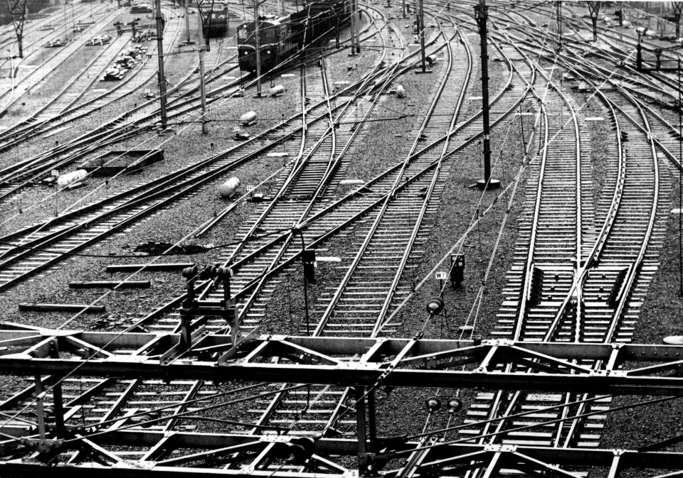 HUA-154805-Gezicht op het emplacement aan de westzijde van het NS station Amsterdam CS te Amsterdam