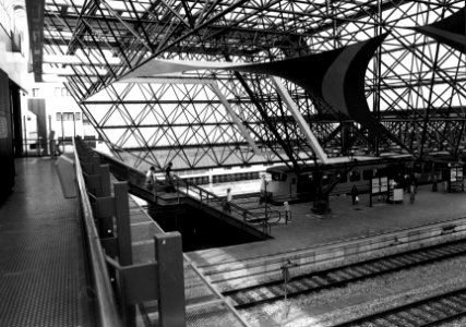 HUA-155984-Gezicht op het perron en de perronkap van het N.S.-station Zaandam te Zaandam