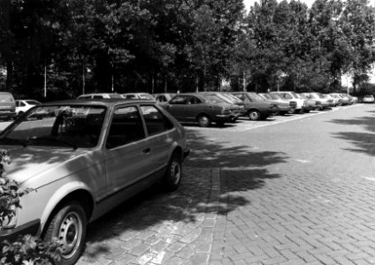 HUA-154542-Gezicht op de P R parkeerplaats bij het NS station Den Haag Mariahoeve te Den Haag