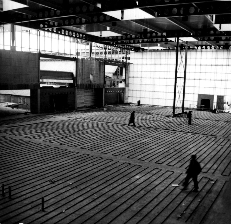 HUA-154410-Interieur van het nieuwe, in aanbouw zijnde N.S.-station Den Haag C.S. te Den Haag- hal