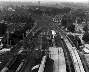 HUA-155144-Gezicht op het emplacement bij het N.S.-station Utrecht C.S. te Utrecht